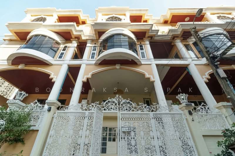 5-BR Townhouse, Bangkok, Khlong Tan Nua, Watthana, Bangkok, 5 Bedrooms, 400 sqm, Townhouse For Rent, by Boonraksa Sopak, 500322462 - DDproperty.com
