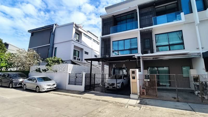 3-BR Townhouse, Bangkok, Lat Phrao, Bangkok, 3 Bedrooms, 190 sqm, Townhouse For Sale, by Pemika Aukkaraleekul, 500322506 - DDproperty.com