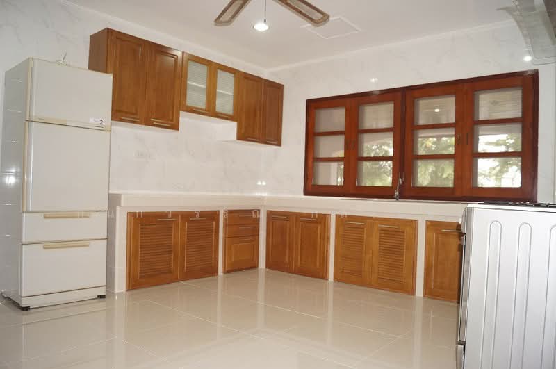 Lakeside Villa 2, Samut Prakan, Soi Lakeside Villa Village 2, Bangna-Trad Road, Bang Kaeo, Bang Plee, Samut Prakan, 5 Bedrooms, 550 sqm, Single Detached House For Rent, by Kanokwan Klakhaeng, 500322555 - DDproperty.com