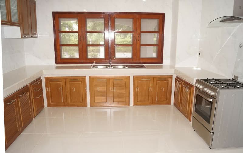Lakeside Villa 2, Samut Prakan, Soi Lakeside Villa Village 2, Bangna-Trad Road, Bang Kaeo, Bang Plee, Samut Prakan, 5 Bedrooms, 550 sqm, Single Detached House For Rent, by Kanokwan Klakhaeng, 500322555 - DDproperty.com