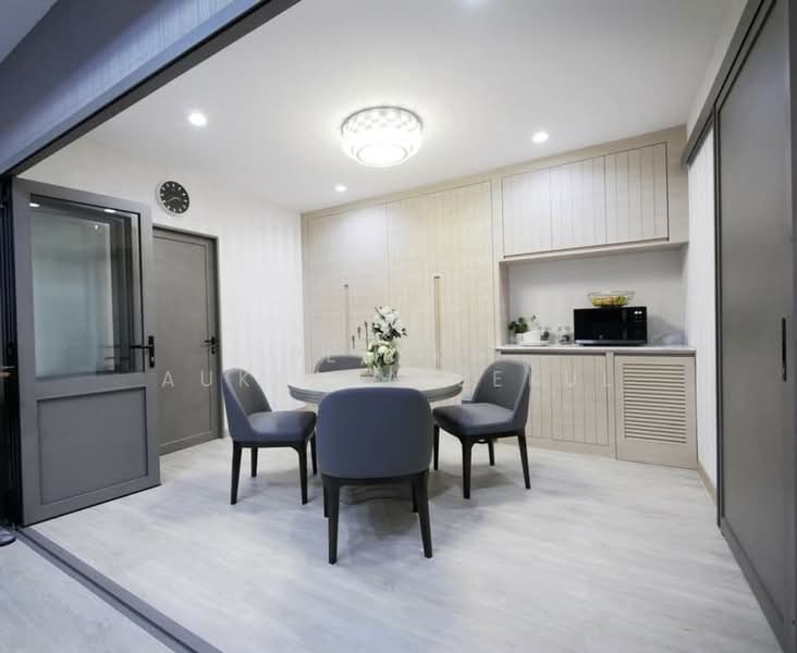 10-BR Townhouse, Bangkok, Yan Nawa, Sathon, Bangkok, 10+ Bedrooms, 124 sqm, Townhouse For Sale, by Pemika Aukkaraleekul, 500322663 - DDproperty.com