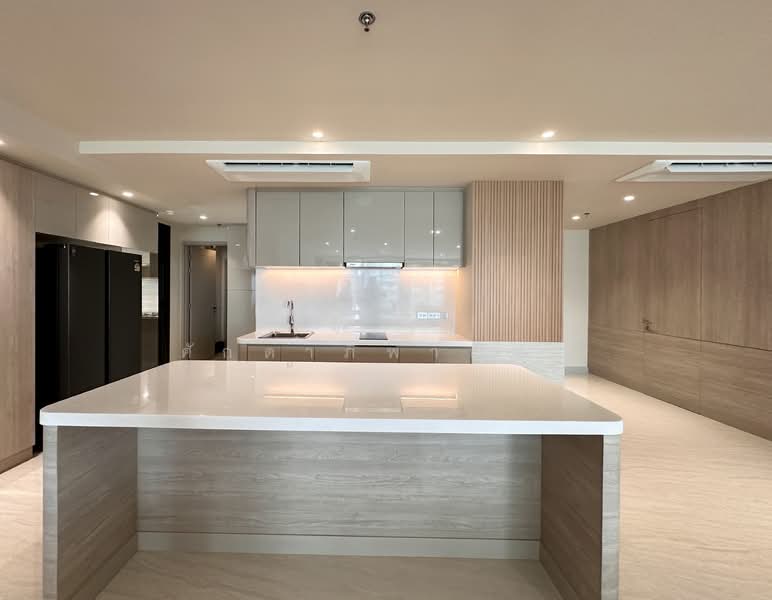 GM Tower, Bangkok, 39 Soi Sukhumvit 20, Khlong Toei, Bangkok, 4 Bedrooms, 310 sqm, Condo For Rent, by Rujirake Sakdapipanich, 500322678 - DDproperty.com
