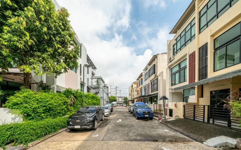 2-BR Townhouse, Bangkok, Phlapphla, Wang Thonglang, Bangkok, 2 Bedrooms, 141 sqm, Townhouse For Sale, by Pemika Aukkaraleekul, 500322713 - DDproperty.com