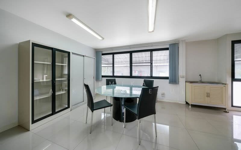 2-BR Townhouse, Bangkok, Phlapphla, Wang Thonglang, Bangkok, 2 Bedrooms, 141 sqm, Townhouse For Sale, by Pemika Aukkaraleekul, 500322713 - DDproperty.com