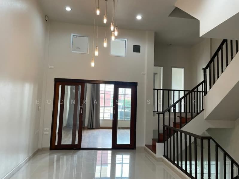 Baan Klang Muang Ratchada-Ladprao, Bangkok, Soi Ban Klang Mueang Yaek Ratchada-Lat Phrao 2, Chan Kasem, Chatuchak, Bangkok, 4 Bedrooms, 260 sqm, Townhouse For Rent, by Boonraksa Sopak, 500322738 - DDproperty.com