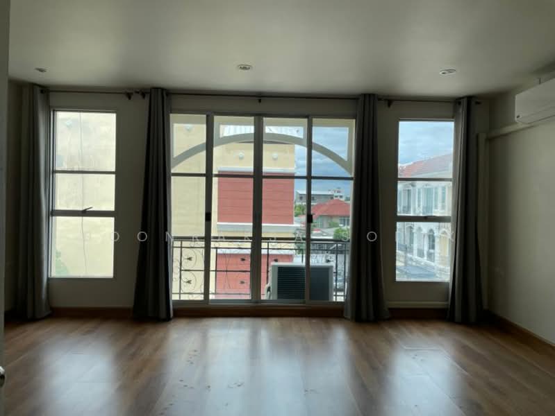 Baan Klang Muang Ratchada-Ladprao, Bangkok, Soi Ban Klang Mueang Yaek Ratchada-Lat Phrao 2, Chan Kasem, Chatuchak, Bangkok, 4 Bedrooms, 260 sqm, Townhouse For Rent, by Boonraksa Sopak, 500322738 - DDproperty.com