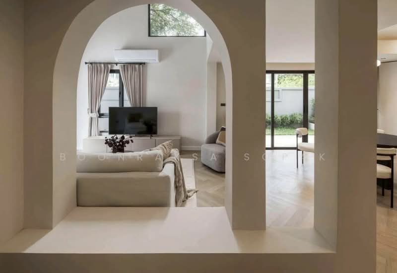 3-BR House, Bangkok, Phra Kanong Nua, Watthana, Bangkok, 3 Bedrooms, 300 sqm, Single Detached House For Rent, by Boonraksa Sopak, 500322821 - DDproperty.com