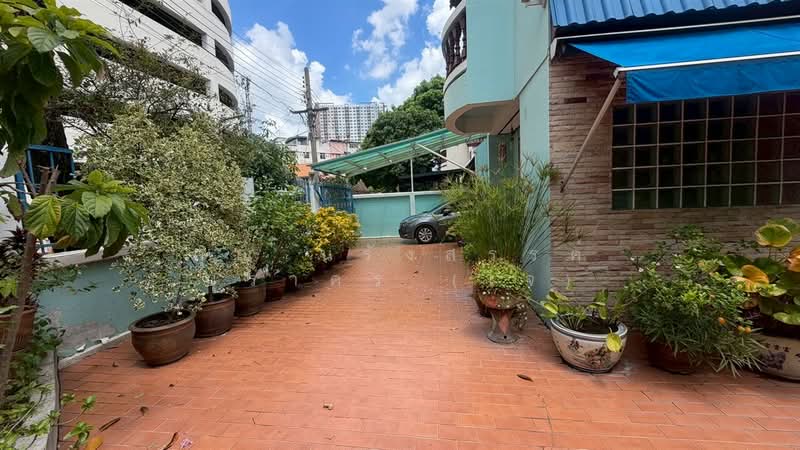 ภาณุวิลล่า ( Panu Villa ) ซอยบรมราชชนนี10, Bangkok, ถนนบรมราชชนนี, Bang Bamru, Bang Phlat, Bangkok, 3 Bedrooms, 280 sqm, Single Detached House For Sale, by คุณ นรังสรรค์ บุราคร (เจ), 500322837 - DDproperty.com