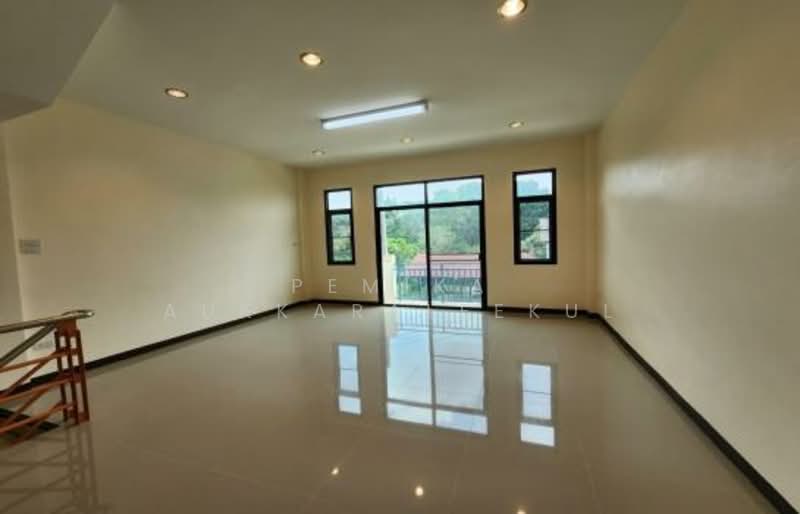 ทาวน์เฮ้าส์ 3-ห้องนอน, กรุงเทพ, บางขุนนนท์, บางกอกน้อย, กรุงเทพ, 190 ตร.ม., ทาวน์เฮ้าส์ ขาย, โดย Pemika Aukkaraleekul, 500322923 - DDproperty.com