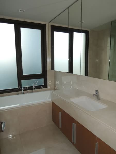 Prive by Sansiri, Bangkok, 68 Soi Ruamrudee, Wireless Road, Lumphini, Pathum Wan, Bangkok, 2 Bedrooms, 97 sqm, Condo For Rent, by Vichai Annavakulthorn, 500322931 - DDproperty.com
