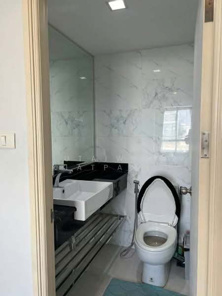 Lumpini Park Rama 9-Ratchada, Bangkok, 888 Chaturathit Road, Bang Kapi, Huai Khwang, Bangkok, 1 Bedroom, 38 sqm, Condo For Rent, by Utaiwan Kiatpanya, 500322992 - DDproperty.com