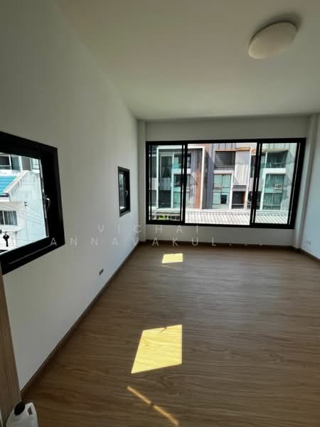 4-BR House, Bangkok, Phra Kanong Nua, Watthana, Bangkok, 4 Bedrooms, 225 sqm, Single Detached House For Rent, by Vichai Annavakulthorn, 500323130 - DDproperty.com
