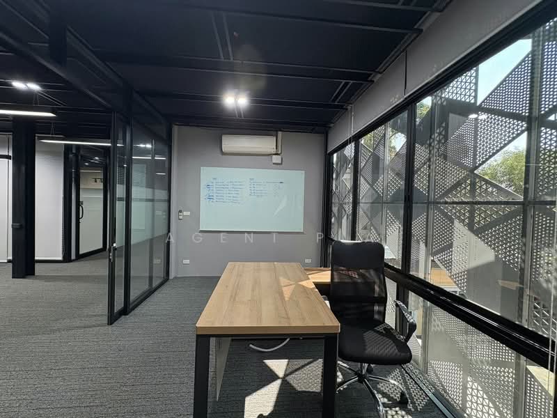 For Rent: 3-Story Standalone Office Building on Soi Lasalle, Sukhumvit 105 (SPSAD3995), Bangkok, Bang Na, Bangkok, , 590 sqm, Office Space For Rent, by Agent Pla, 500323169 - DDproperty.com