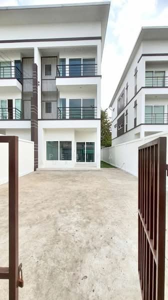 2-BR House, Bangkok, Lat Phrao, Bangkok, 2 Bedrooms, 189 sqm, Single Detached House For Sale, by Pemika Aukkaraleekul, 500323198 - DDproperty.com