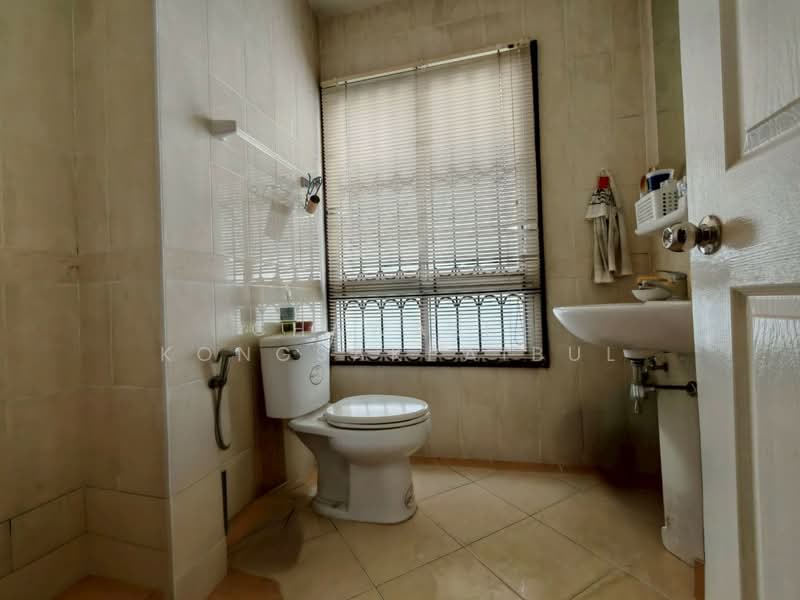 Baan Klang Muang Swiss Town Kaset-Nawamin, Bangkok, Soi Moobaan Klang Mueng, Chorake Bua, Lat Phrao, Bangkok, 4 Bedrooms, 180 sqm, Townhouse For Sale, by CHAWALIT KONGSAKPAIBUL, 500323204 - DDproperty.com