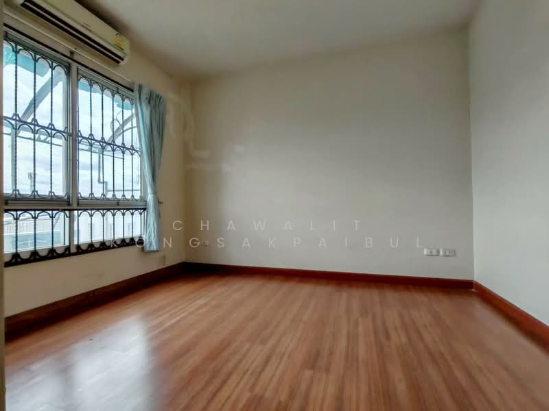 Baan Klang Muang Swiss Town Kaset-Nawamin, Bangkok, Soi Moobaan Klang Mueng, Chorake Bua, Lat Phrao, Bangkok, 4 Bedrooms, 180 sqm, Townhouse For Sale, by CHAWALIT KONGSAKPAIBUL, 500323204 - DDproperty.com