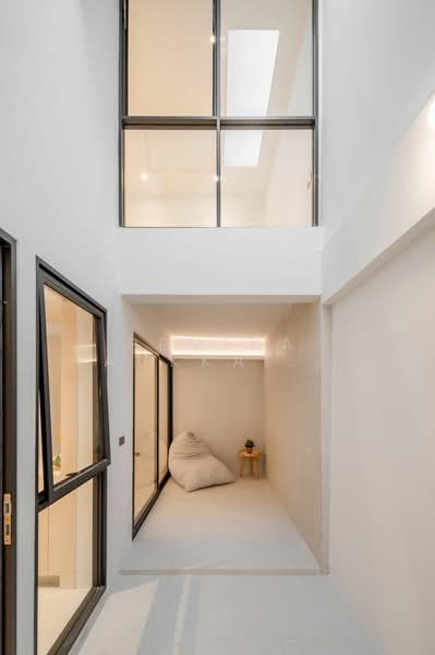2-BR Townhouse, Bangkok, Phra Kanong Nua, Watthana, Bangkok, 2 Bedrooms, 170 sqm, Townhouse For Sale, by Pemika Aukkaraleekul, 500323227 - DDproperty.com