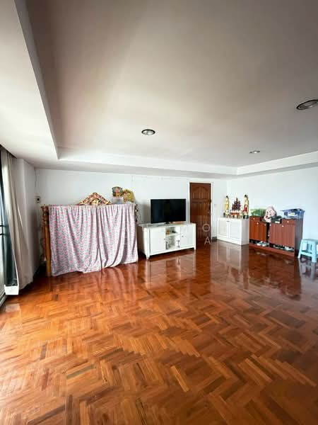 Regent On The Park 3, Bangkok, 185 Soi Sukhumvit 39 Sukhumvit Road, Khlong Tan Nua, Watthana, Bangkok, 3 Bedrooms, 242 sqm, Condo For Sale, by Naruemol Wongta, 500323359 - DDproperty.com
