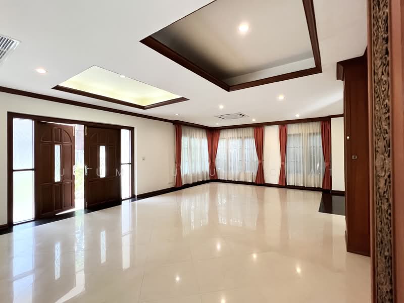 บ้านเดี่ยว สุขุมวิท36 ใกล้ BTS ทองหล่อ เพียง 900 เมตร, Bangkok, Khlong Tan Nua, Watthana, Bangkok, 4 Bedrooms, 450 sqm, Single Detached House For Rent, by Usuma Usumachat, 500323465 - DDproperty.com