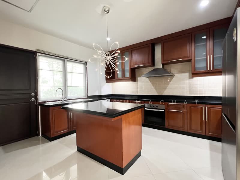 บ้านเดี่ยว สุขุมวิท36 ใกล้ BTS ทองหล่อ เพียง 900 เมตร, Bangkok, Khlong Tan Nua, Watthana, Bangkok, 4 Bedrooms, 450 sqm, Single Detached House For Rent, by Usuma Usumachat, 500323465 - DDproperty.com