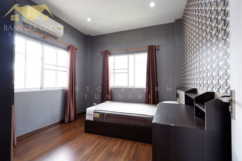 บ้านให้เช่า – ใกล้ตลาดเจริญเจริญ เพียง 10 นาที ค่าเช่า 25,000 บาท / เดือน รหัสทรัพย์ : No.13H713, Chiang Mai, San Ton Pao, San Kamphaeng, Chiang Mai, 4 Bedrooms, 150 sqm, Single Detached House For Rent, by Rutchaporn Tunsiri, 500323468 - DDproperty.com
