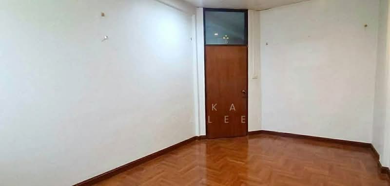 3-BR Townhouse, Bangkok, Din Daeng, Bangkok, 3 Bedrooms, 144 sqm, Townhouse For Sale, by Pemika Aukkaraleekul, 500323500 - DDproperty.com