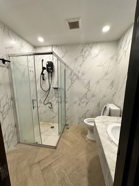 Bangna Complex, Bangkok, Bang Na, Bangkok, 2 Bedrooms, 124 sqm, Condo For Rent, by Sudarat Chiewpimonphon, 500323629 - DDproperty.com