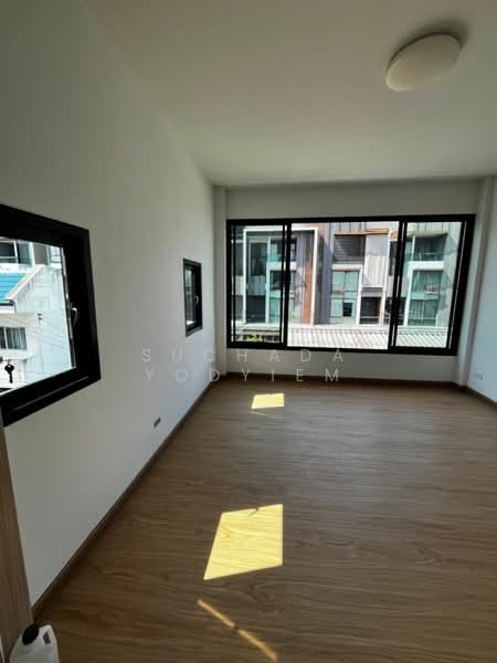 4-BR House, Bangkok, Phra Kanong Nua, Watthana, Bangkok, 4 Bedrooms, 225 sqm, Single Detached House For Sale, by Suchada Yodyiem, 500323764 - DDproperty.com