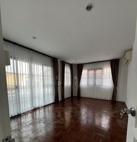 5-BR House, Bangkok, Phlapphla, Wang Thonglang, Bangkok, 5 Bedrooms, 400 sqm, Single Detached House For Sale, by Suchada Yodyiem, 500323835 - DDproperty.com