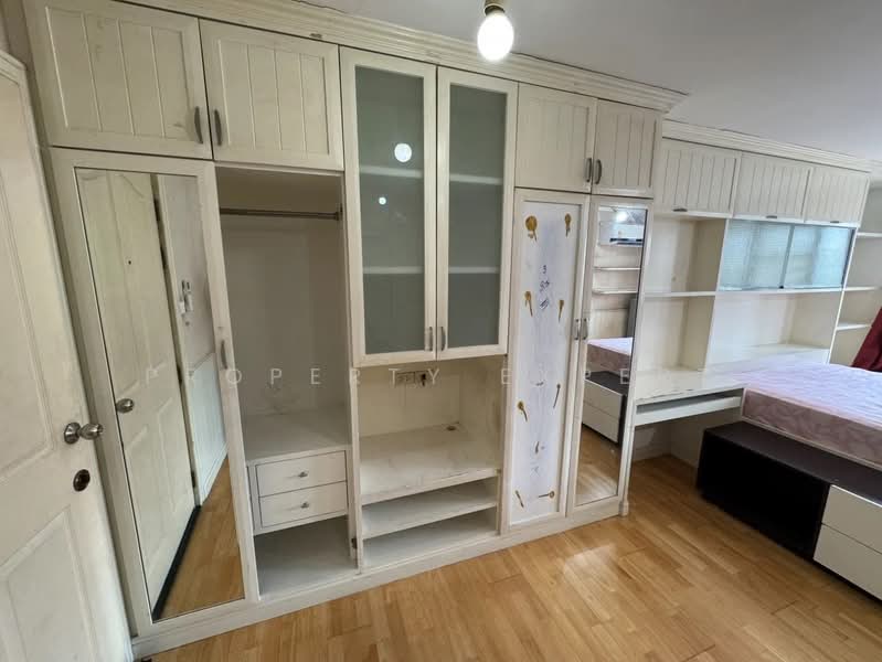 Lumpini Place Sathorn, Bangkok, 124 Naradhiwas Rajanagarindra Rd, Thung Wat Don, Sathon, Bangkok, 1 Bedroom, 30 sqm, Condo For Sale, by Property Expert, 500323947 - DDproperty.com