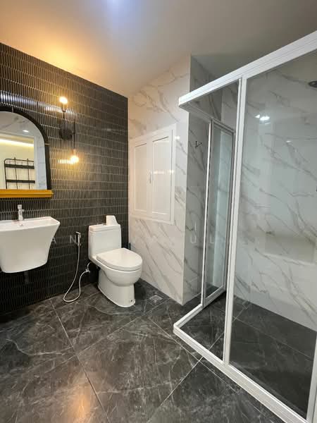 Tai Ping Towers, Bangkok, 582 Soi Sukhumvit 63, Khlong Tan Nua, Watthana, Bangkok, 2 Bedrooms, 102 sqm, Condo For Rent, by Vichai  Annavakulthorn, 500323955 - DDproperty.com