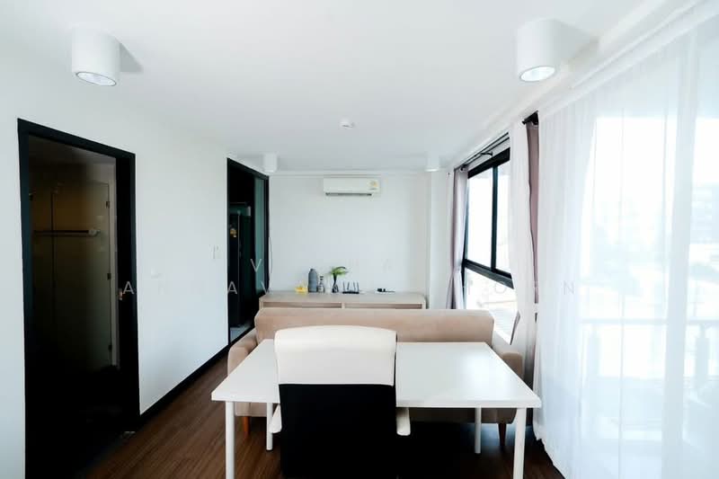 Chateau In Town Ratchada 20-2, Bangkok, รัชดาภิเษก ถนนสุทธิสารวินิจฉัย, Samsen Nok, Huai Khwang, Bangkok, 2 Bedrooms, 50 sqm, Condo For Rent, by Vichai Annavakulthorn, 500323990 - DDproperty.com