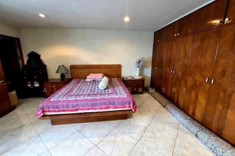 Oriental Towers, Bangkok, 25 Soi Ekkamai 12, Ekkamai Road, Khlong Tan Nua, Watthana, Bangkok, 4 Bedrooms, 453 sqm, Condo For Sale, by Ailada Ngamsri, 500324110 - DDproperty.com