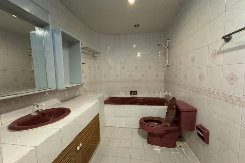 Oriental Towers, Bangkok, 25 Soi Ekkamai 12, Ekkamai Road, Khlong Tan Nua, Watthana, Bangkok, 4 Bedrooms, 453 sqm, Condo For Sale, by Ailada Ngamsri, 500324110 - DDproperty.com