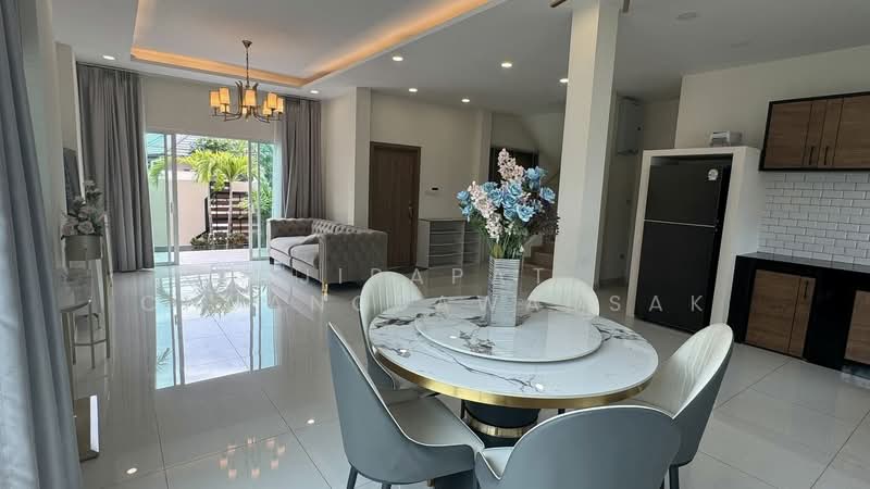 Baan Dusit Pattaya Garden, Chon Buri (Pattaya), Huai Yai, Bang Lamung (Pattaya), Chon Buri (Pattaya), 4 Bedrooms, 280 sqm, Single Detached House For Sale, by Jirapat Chuangsawadsak, 500324207 - DDproperty.com