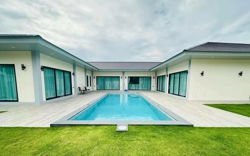 4-BR Villa, Chon Buri (Pattaya), Huai Yai, Bang Lamung (Pattaya), Chon Buri (Pattaya), 4 Bedrooms, 450 sqm, Villa For Sale, by Thanyalag Chanchodtanakul, 500324330 - DDproperty.com