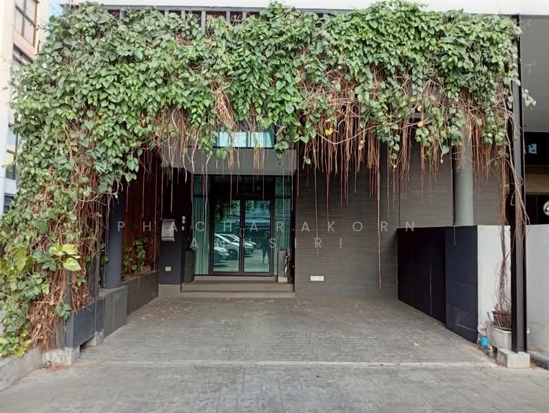 5-BR Townhouse, Bangkok, Phlapphla, Wang Thonglang, Bangkok, 5 Bedrooms, 1,000 sqm, Townhouse For Rent, by Phacharakorn Anusiri, 500324378 - DDproperty.com