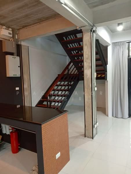 5-BR Townhouse, Bangkok, Phlapphla, Wang Thonglang, Bangkok, 5 Bedrooms, 1,000 sqm, Townhouse For Rent, by Phacharakorn Anusiri, 500324378 - DDproperty.com