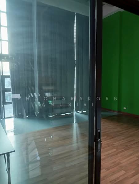5-BR Townhouse, Bangkok, Phlapphla, Wang Thonglang, Bangkok, 5 Bedrooms, 1,000 sqm, Townhouse For Rent, by Phacharakorn Anusiri, 500324378 - DDproperty.com