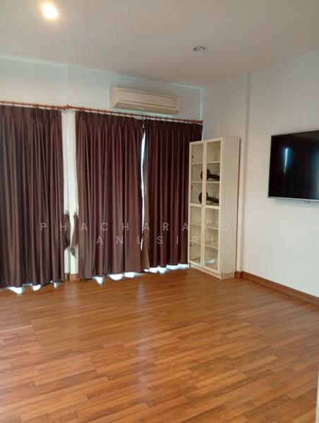 ทาวน์เฮ้าส์ 5-ห้องนอน, กรุงเทพ, พลับพลา, วังทองหลาง, กรุงเทพ, 1,000 ตร.ม., ทาวน์เฮ้าส์ ให้เช่า, โดย Phacharakorn Anusiri, 500324378 - DDproperty.com