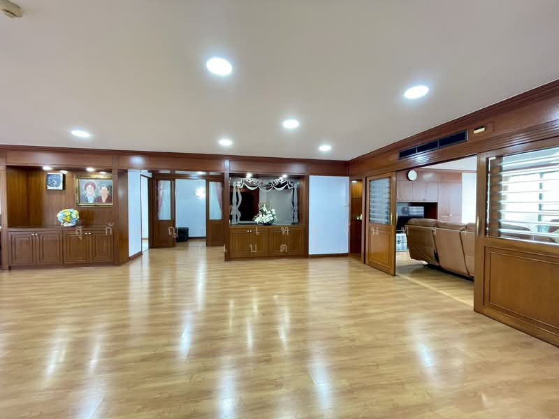 Wattana Heights, Bangkok, Sukhumvit Road, Khlongtoei Nua, Watthana, Bangkok, 3 Bedrooms, 336 sqm, Condo For Sale, by สุกัญญา เทพจันทรา (เบตตี้), 500324439 - DDproperty.com