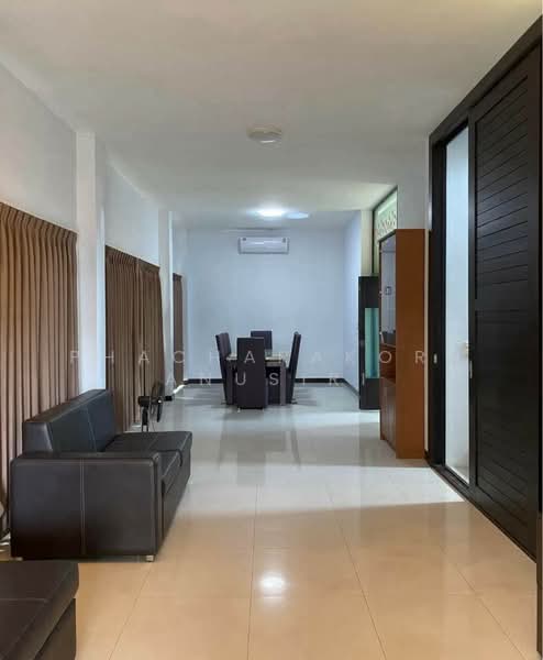 4-BR House, Bangkok, Lat Yao, Chatuchak, Bangkok, 4 Bedrooms, 400 sqm, Single Detached House For Rent, by Phacharakorn Anusiri, 500324456 - DDproperty.com