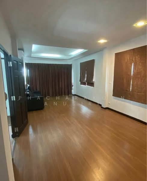 4-BR House, Bangkok, Lat Yao, Chatuchak, Bangkok, 4 Bedrooms, 400 sqm, Single Detached House For Rent, by Phacharakorn Anusiri, 500324456 - DDproperty.com