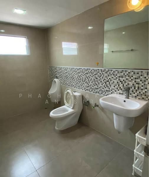 4-BR House, Bangkok, Lat Yao, Chatuchak, Bangkok, 4 Bedrooms, 400 sqm, Single Detached House For Rent, by Phacharakorn Anusiri, 500324456 - DDproperty.com