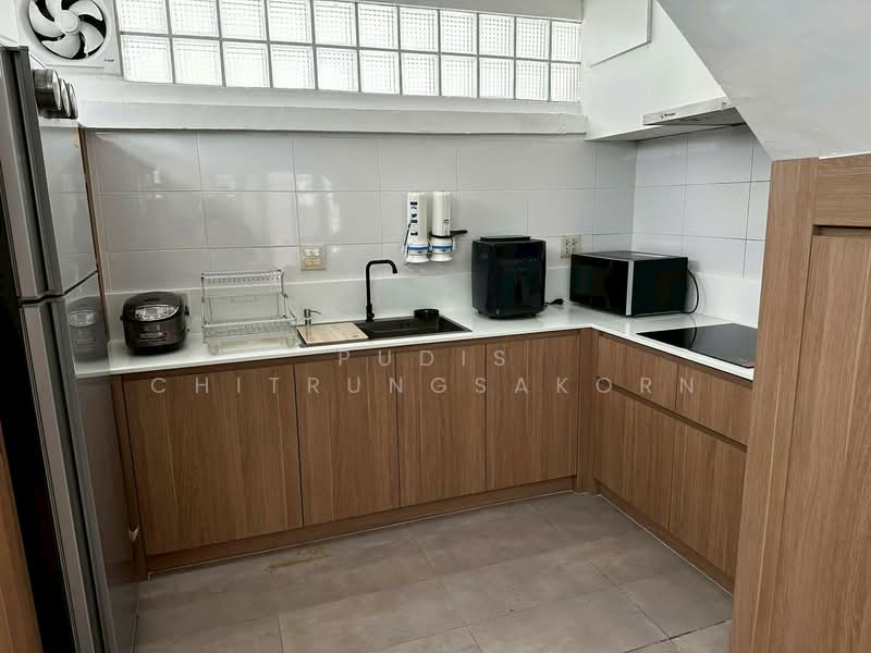 Townhouse for Rent – Sathorn - Narathiwas, Bangkok, Yan Nawa, Sathon, Bangkok, , 193 sqm, Shophouse For Rent, by Pudis Chitrungsakorn, 500324683 - DDproperty.com