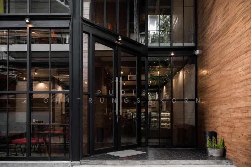 Commercial Space for Rent – Sathorn / Narathiwas, Bangkok, Thung Maha Mek, Sathon, Bangkok, , 240 sqm, Shophouse For Rent, by Pudis Chitrungsakorn, 500324694 - DDproperty.com