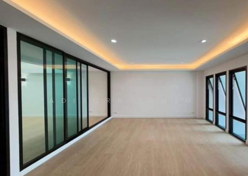 4-BR Townhouse, Bangkok, Bang Chak, Phra Khanong, Bangkok, 4 Bedrooms, 104 sqm, Townhouse For Sale, by Adisorn Eamso, 500324875 - DDproperty.com