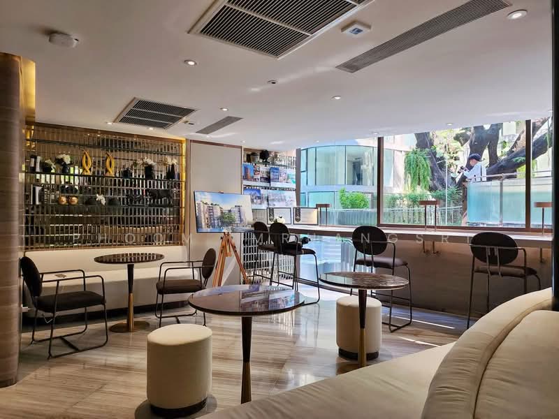 Fynn Asoke, Bangkok, 28 Sukhumvit 10 Alley, Khlong Toei, Bangkok, 2 Bedrooms, 41 sqm, Condo For Rent, by Phoom Imruangsri, 500324888 - DDproperty.com