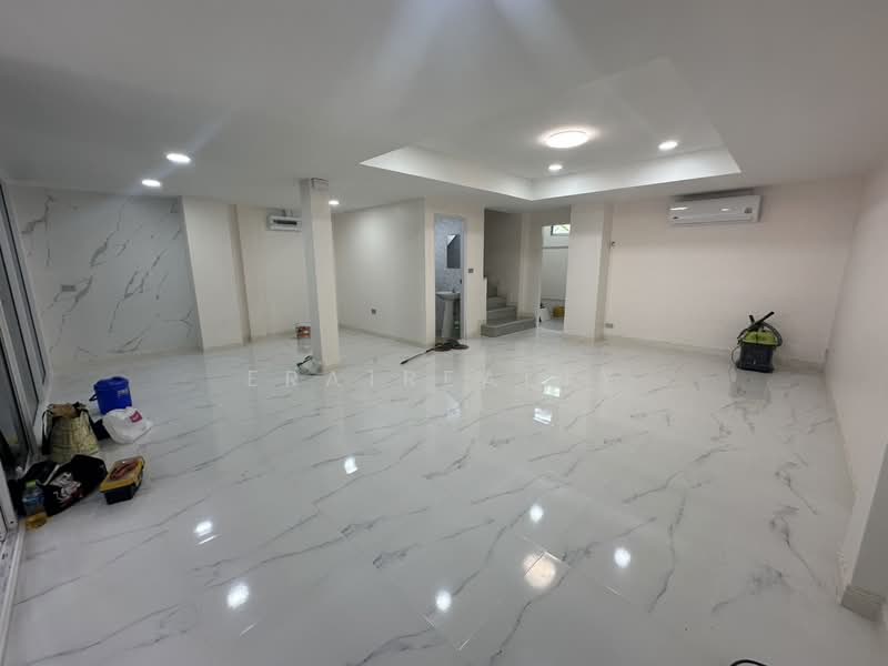 Ladprao, Bangkok, ลาดพร้าว80 ทะลุห้วยขวาง เหม่งจ๋าย เลียบทางด่วน, Lat Phrao, Bangkok, 3 Bedrooms, 325 sqm, Townhouse For Rent, by ERA1REALTY, 500324911 - DDproperty.com