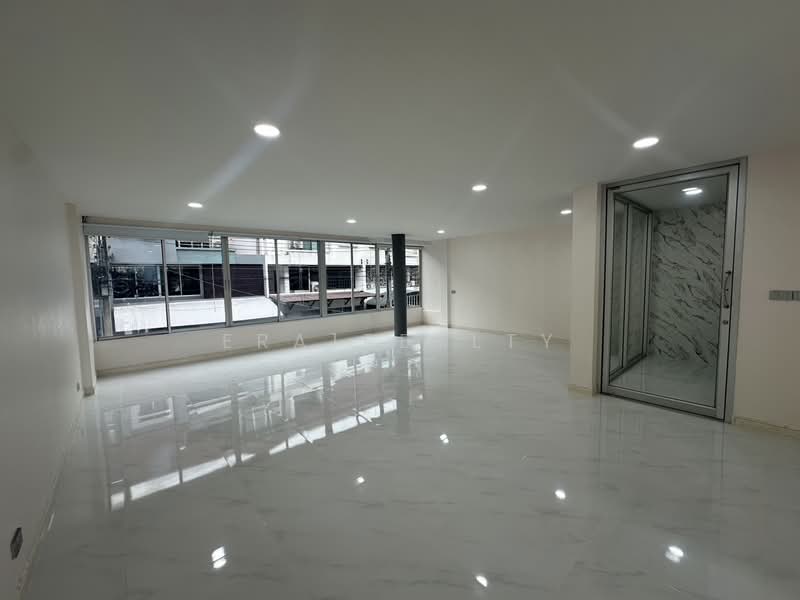 Ladprao, Bangkok, ลาดพร้าว80 ทะลุห้วยขวาง เหม่งจ๋าย เลียบทางด่วน, Lat Phrao, Bangkok, 3 Bedrooms, 325 sqm, Townhouse For Rent, by ERA1REALTY, 500324911 - DDproperty.com